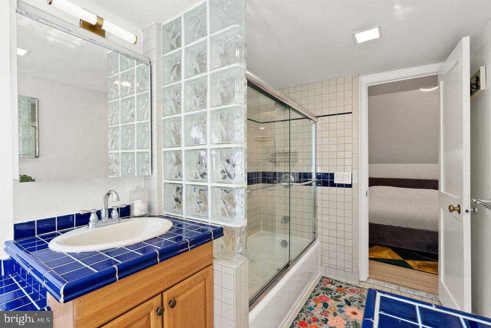 4400 Q Street Northwest Washington, DC 20007 - Photo 34 of 52 Full Bathroom