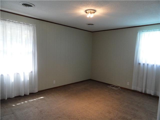 1050 Steel Springs Road Clarksville, TN 37040 - Photo 14 of 20 Large master bedroom has full bath, a large closet and great windows!