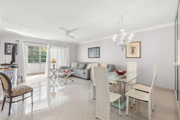 $1,450 | 4191 Northwest 41st Street, Unit 214, Lauderdale Lakes, FL 33319