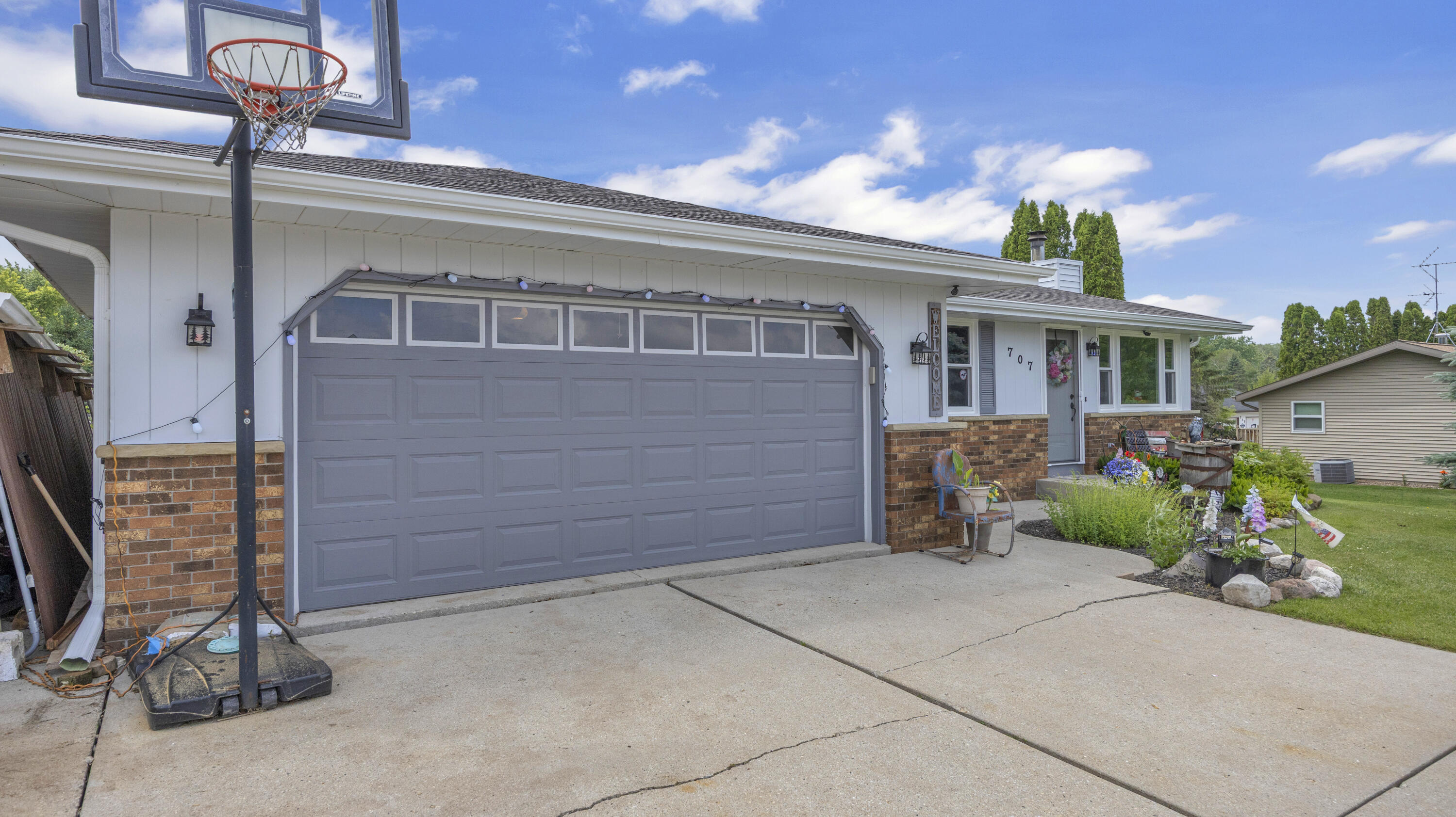 707 Goldfinch Lane Howards Grove, WI 53083 - Photo 25 of 27 Garage