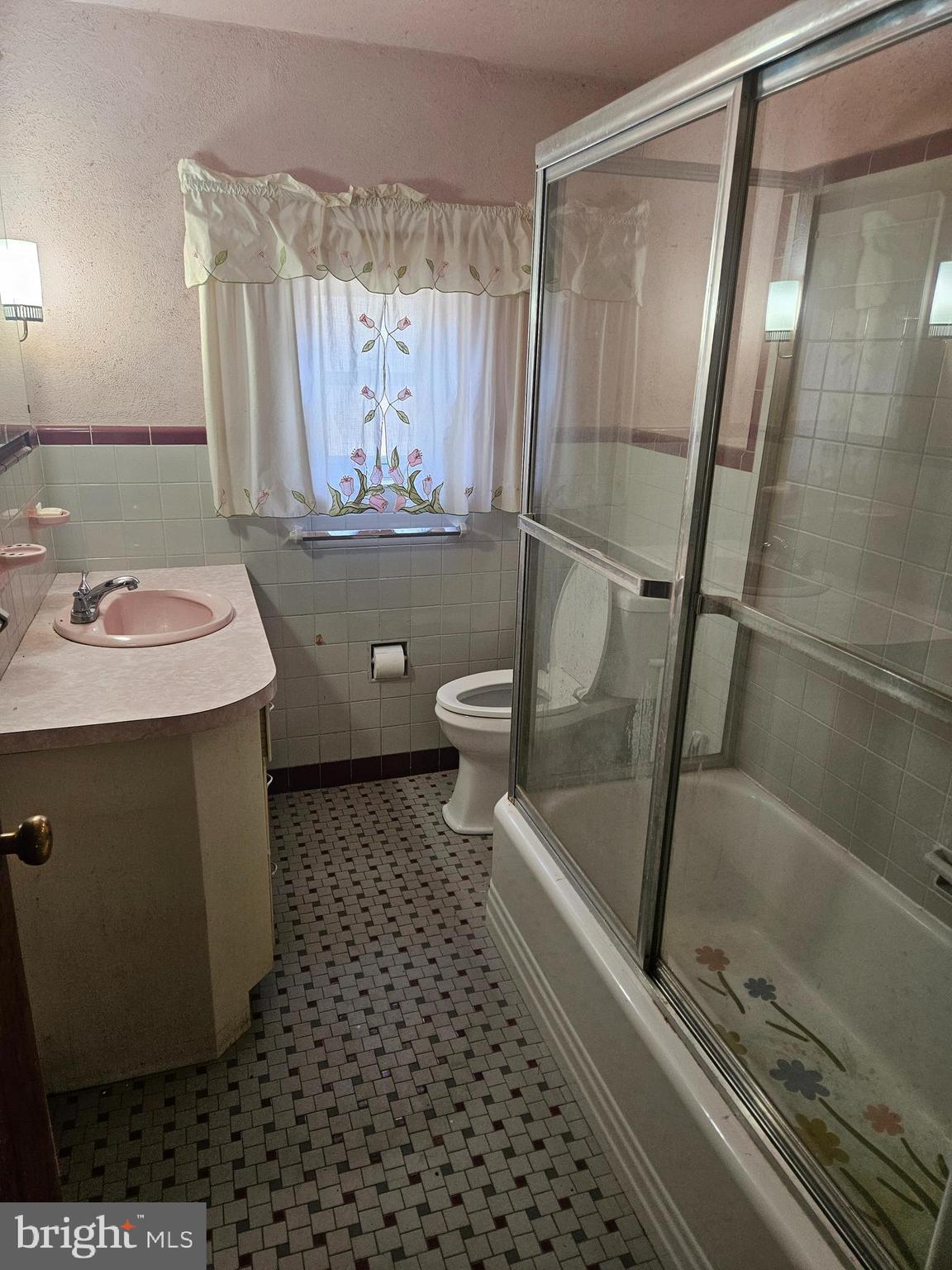 1130 McKean Road Ambler, PA 19002 - Photo 14 of 32 1st floor bath