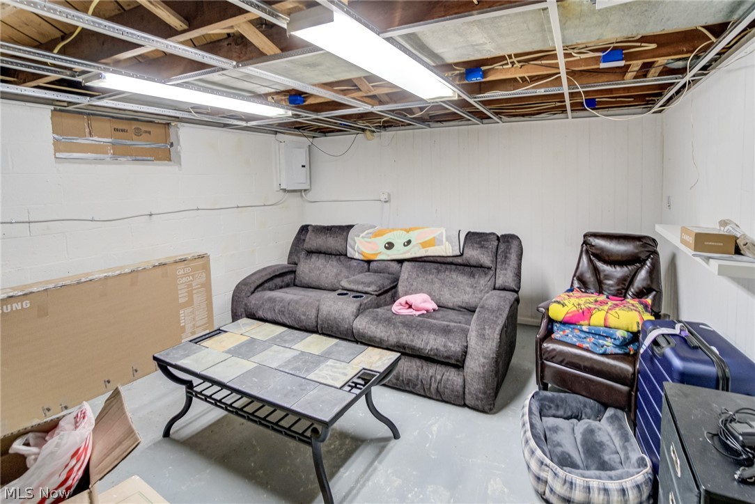 6315 Snow Road Cleveland, OH 44129 - Photo 20 of 28
