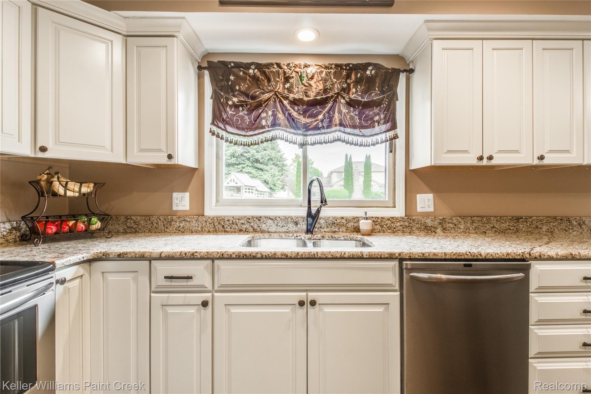 2625 Winter Park Road Rochester, MI 48309 - Photo 14 of 45 INTERIORS (14 of 42).jpg