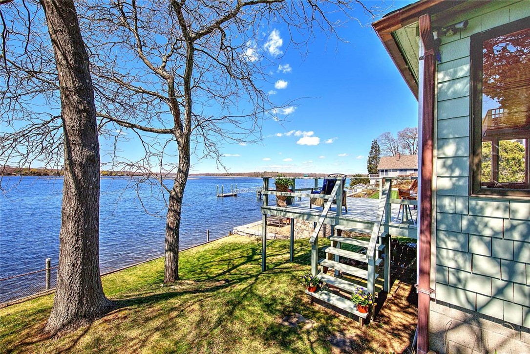 35 Hanson Road Barrington, RI 02806 - Photo 4 of 29