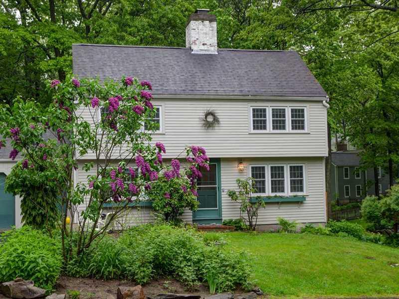 7 Locksley Road Cape Elizabeth, ME 04107 - Photo 2 of 13 Exterior Front.