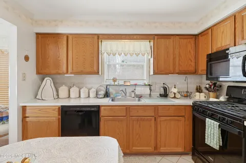 $640,000 | 13 Heritage Drive, Howell, NJ 07731