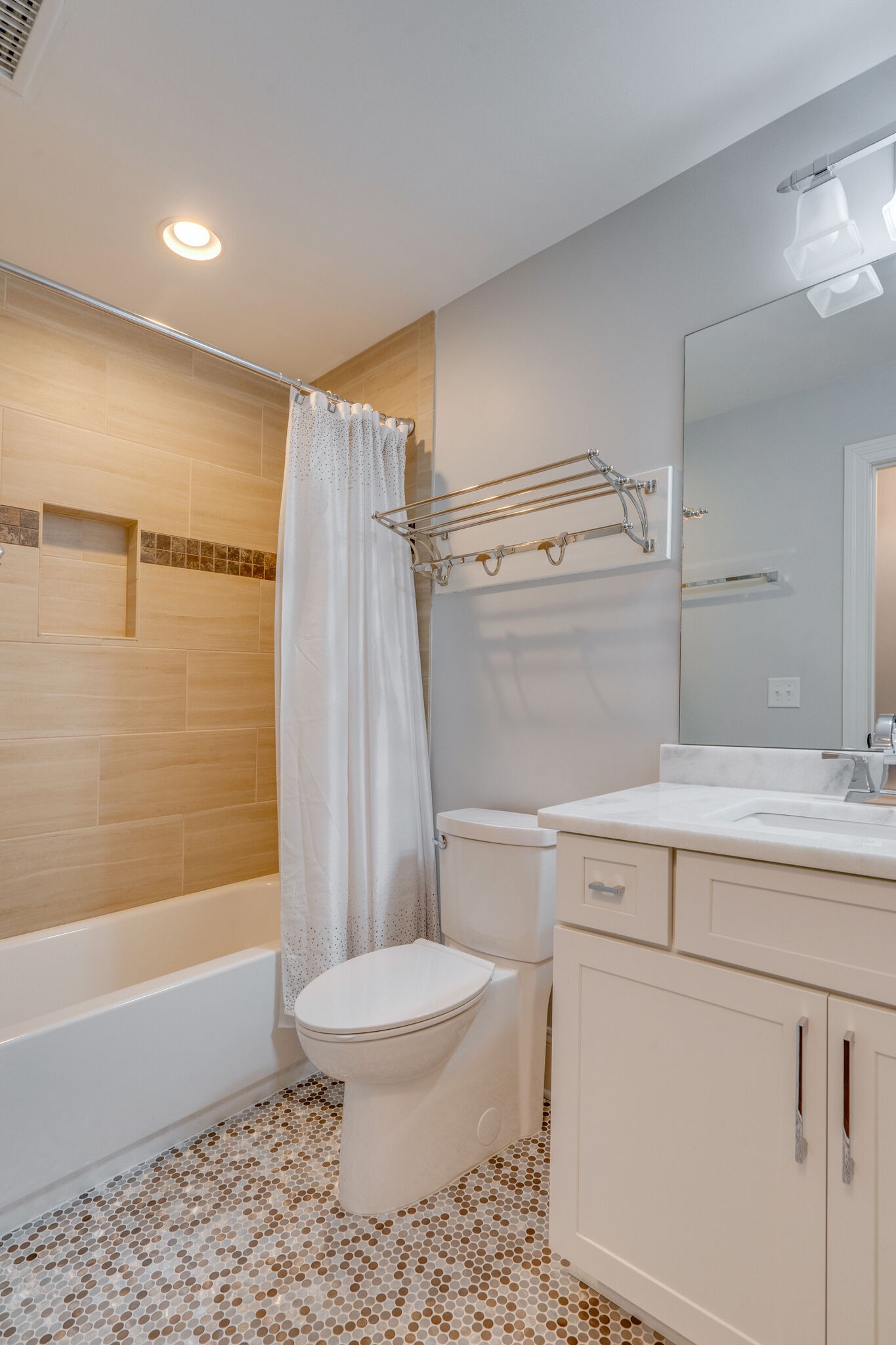 747 High Point Ridge Road Franklin, TN 37069 - Photo 31 of 38 a bathroom with a toilet a sink and bathtub