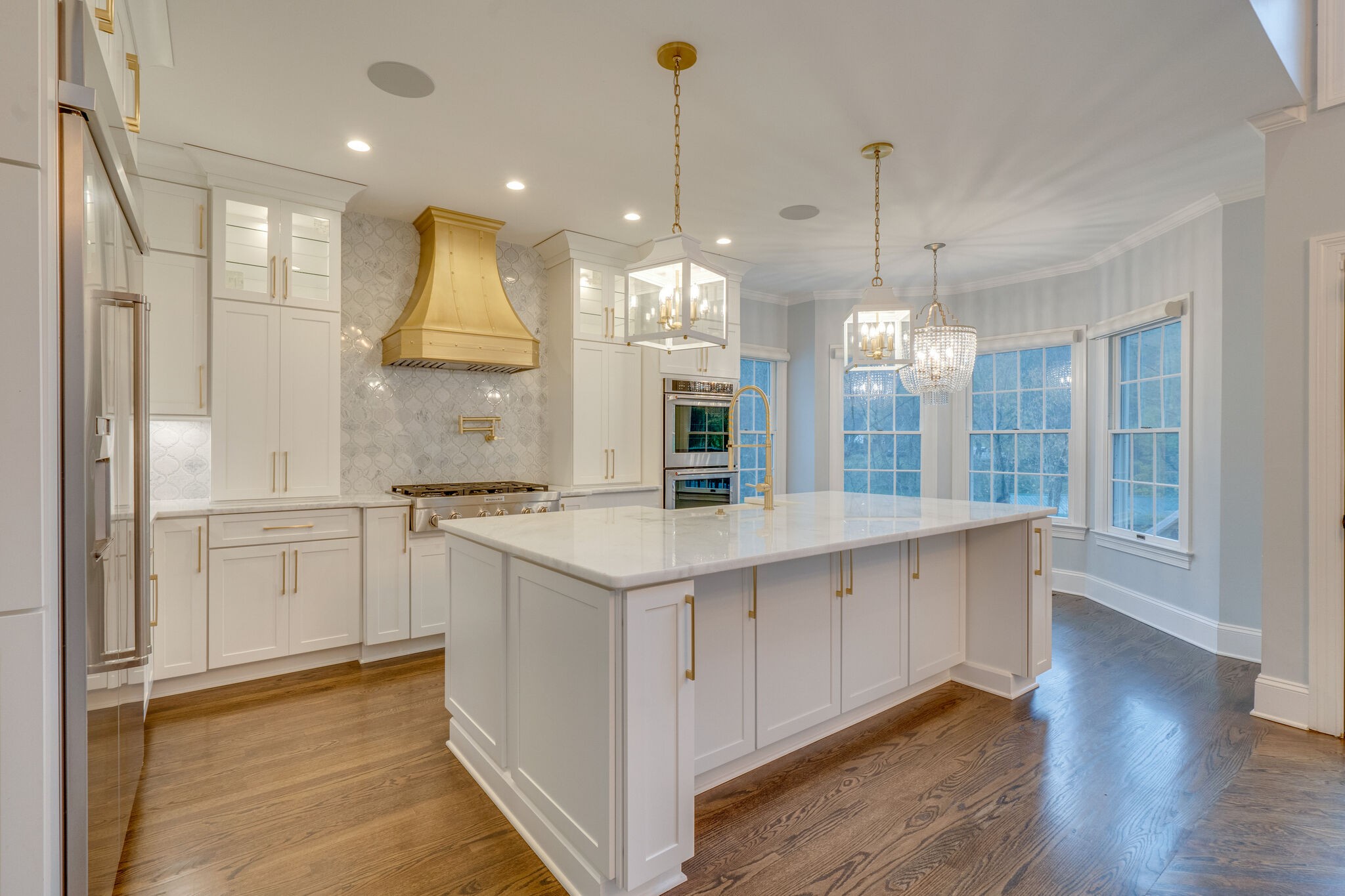 747 High Point Ridge Road Franklin, TN 37069 - Photo 8 of 38 a large kitchen with granite countertop a stove a sink and a refrigerator
