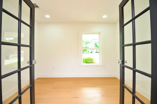 $1,290,000 | 702 Azaleadell Drive, Houston, TX 77018