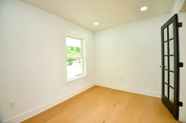 $1,290,000 | 702 Azaleadell Drive, Houston, TX 77018