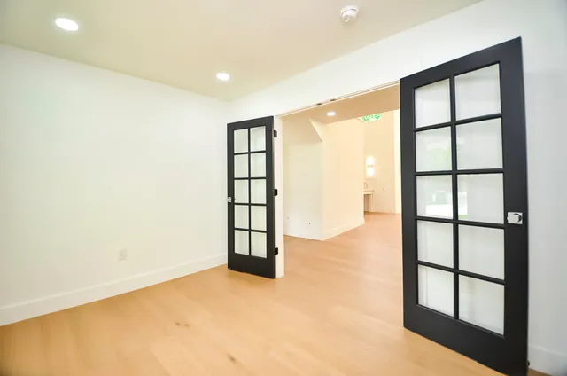 $1,290,000 | 702 Azaleadell Drive, Houston, TX 77018