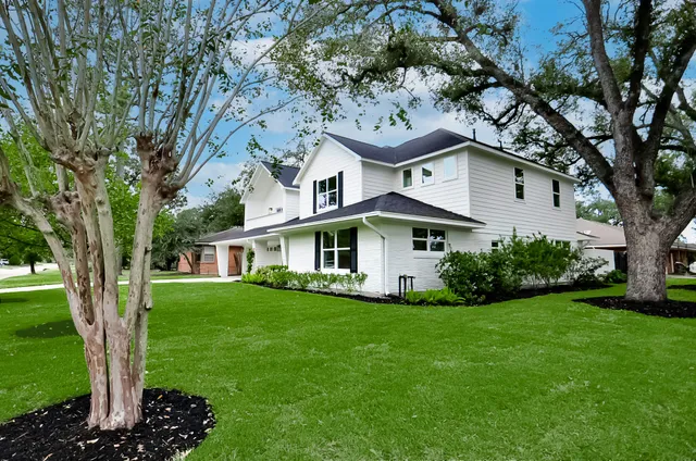 $1,290,000 | 702 Azaleadell Drive, Houston, TX 77018