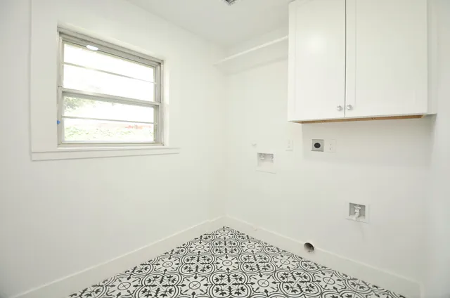 $1,290,000 | 702 Azaleadell Drive, Houston, TX 77018