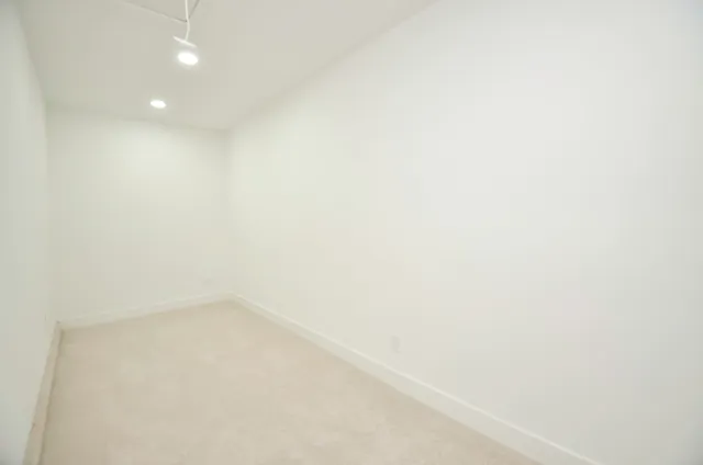 $1,290,000 | 702 Azaleadell Drive, Houston, TX 77018