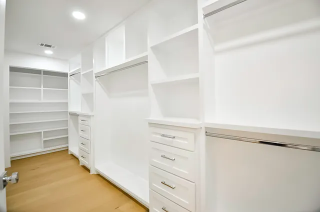 $1,290,000 | 702 Azaleadell Drive, Houston, TX 77018