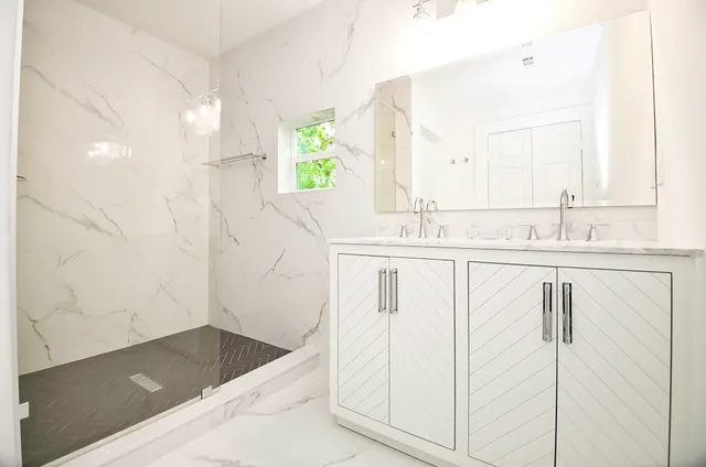 $1,290,000 | 702 Azaleadell Drive, Houston, TX 77018