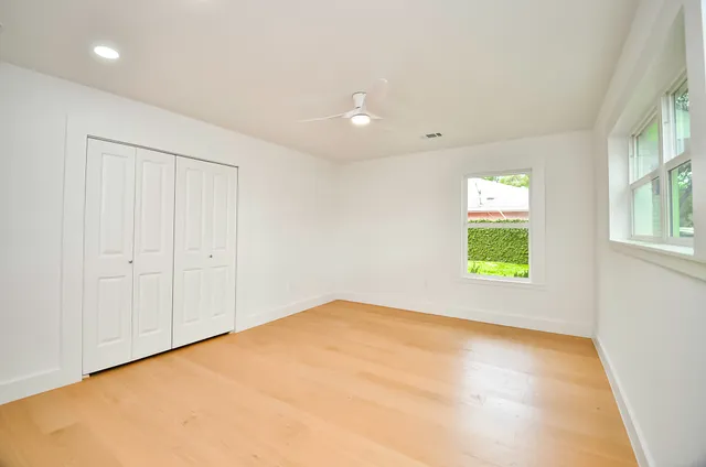 $1,290,000 | 702 Azaleadell Drive, Houston, TX 77018