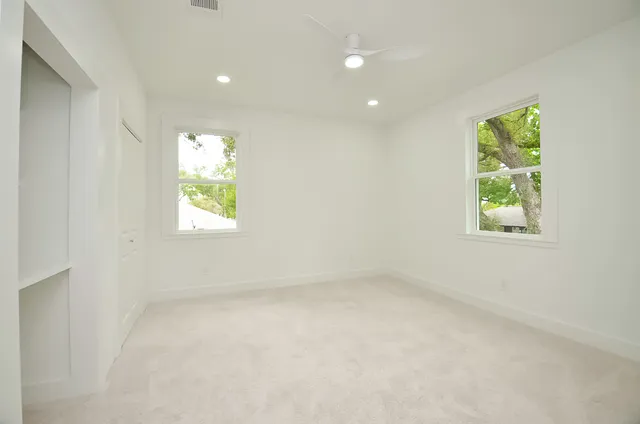 $1,290,000 | 702 Azaleadell Drive, Houston, TX 77018