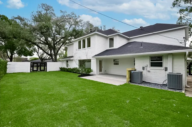 $1,290,000 | 702 Azaleadell Drive, Houston, TX 77018