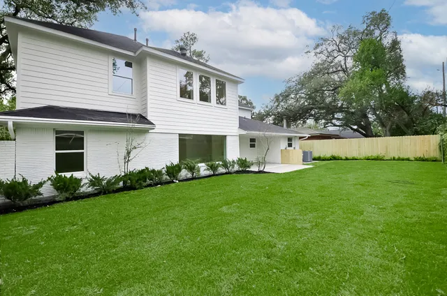 $1,290,000 | 702 Azaleadell Drive, Houston, TX 77018