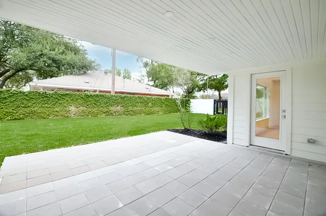 $1,290,000 | 702 Azaleadell Drive, Houston, TX 77018