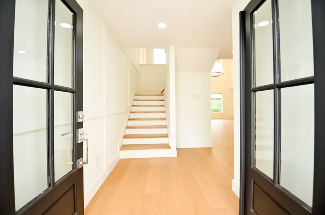 $1,290,000 | 702 Azaleadell Drive, Houston, TX 77018