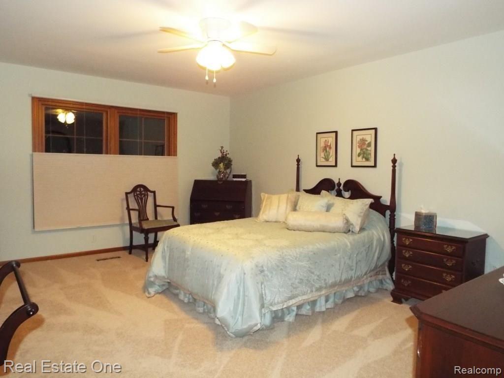 23089 Farmington Road Farmington, MI 48336 - Photo 22 of 38 master bedroom.JPG