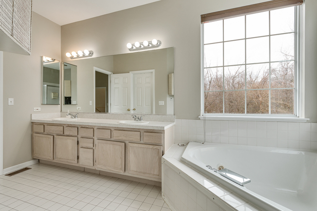6264 Formoor Lane Gurnee, IL 60031 - Photo 9 of 20