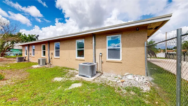 an aerial view of a house with yard swimming pool and outdoor seating