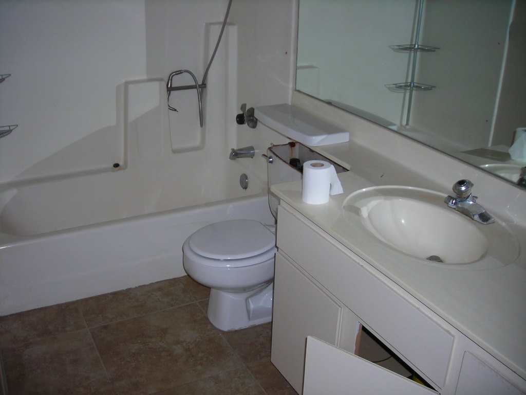 4128 West Boca Raton Road Phoenix, AZ 85053 - Photo 9 of 9 Upper bath