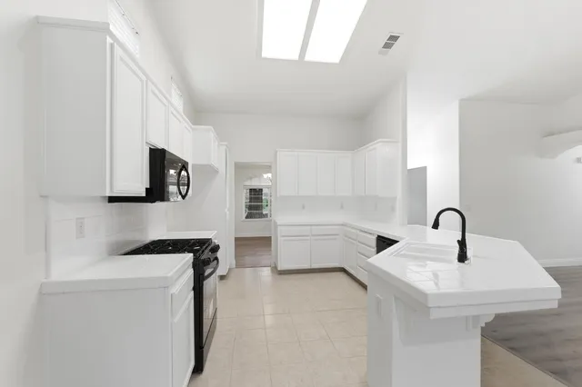 $449,950 | 737 Harbor Drive, Madera, CA 93637