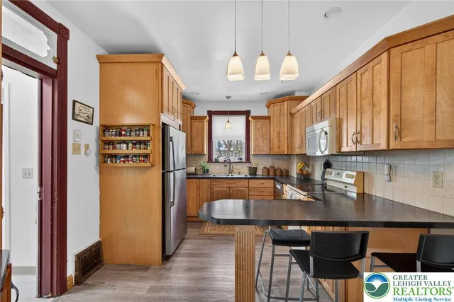 $260,000 | 420 7th Street, Slatington, PA 18080