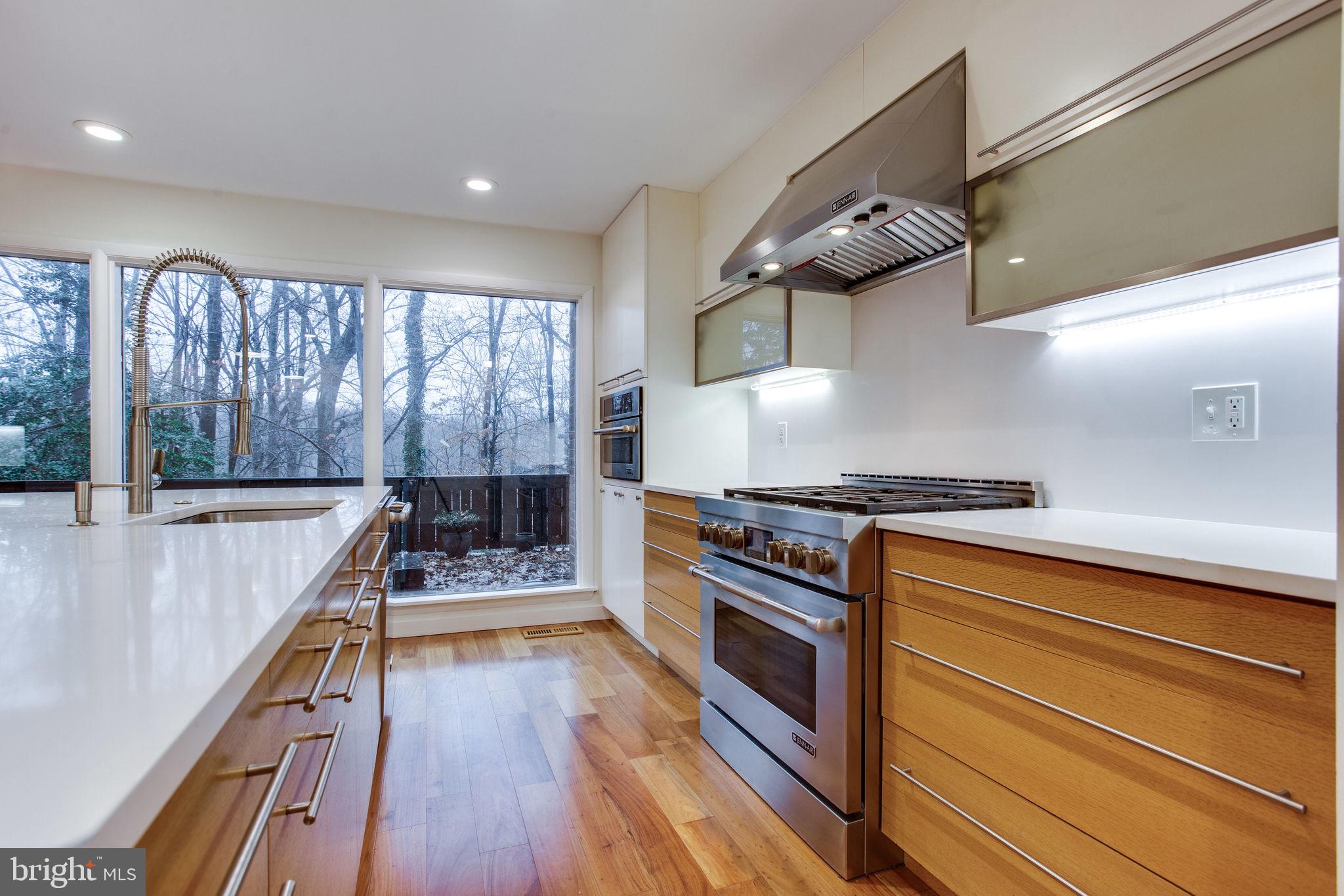 1013 Gelston Circle McLean, VA 22102 - Photo 12 of 33 Professional grade free standing gas range