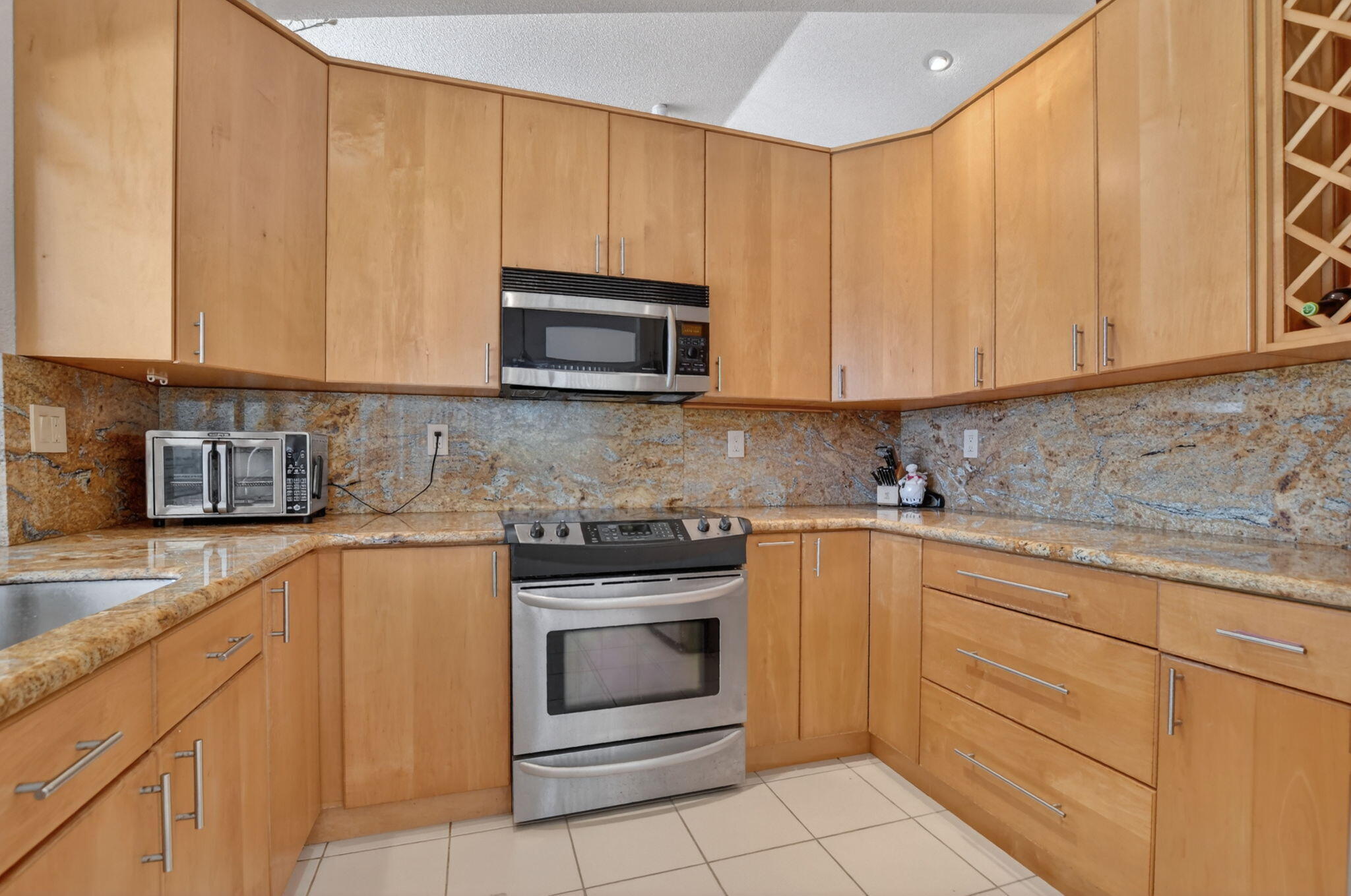 19348 Cherry Hills Terrace Boca Raton, FL 33498 - Photo 14 of 52 17-web-or-mls-DSC_8051