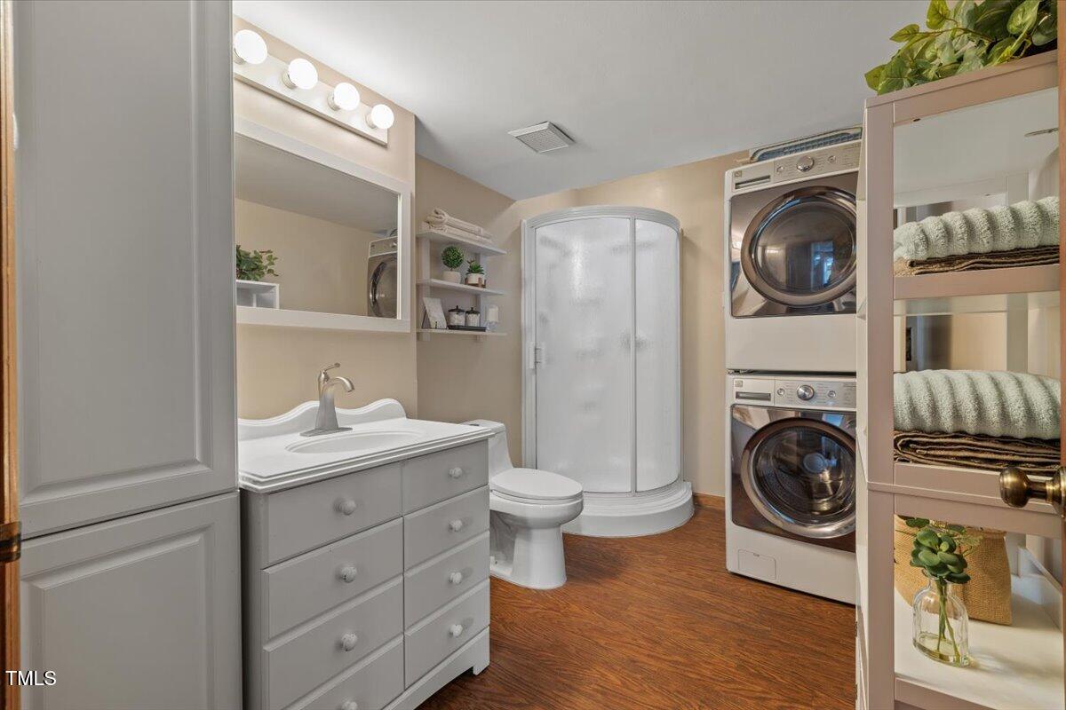 2020 Port Royal Road Raleigh, NC 27609 - Photo 21 of 75 Bottom guest full bathroom
