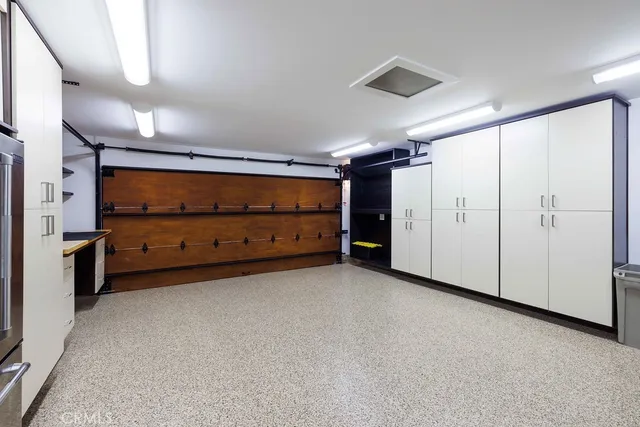 a view of room with an empty space