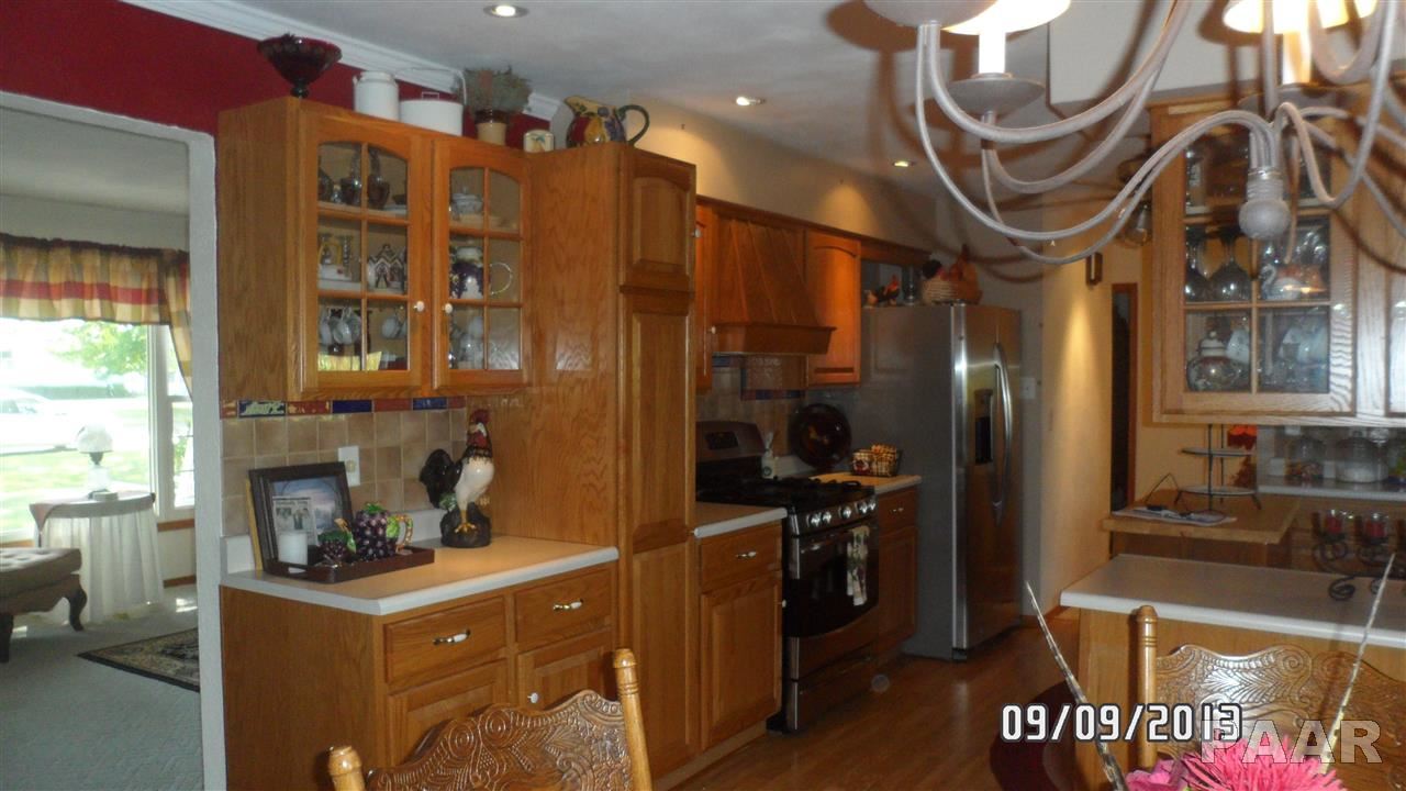 127 Pecan Street Canton, IL 61520 - Photo 2 of 34 Gallery Image 2