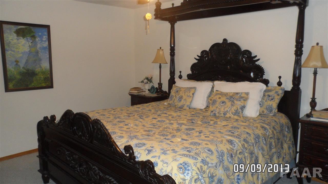 127 Pecan Street Canton, IL 61520 - Photo 17 of 34 Gallery Image 17