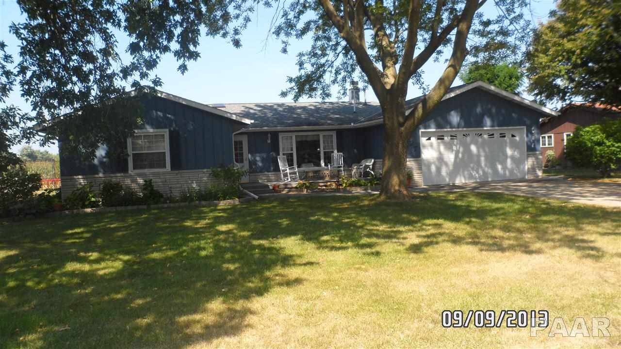 127 Pecan Street Canton, IL 61520 - Photo 3 of 34 Gallery Image 3