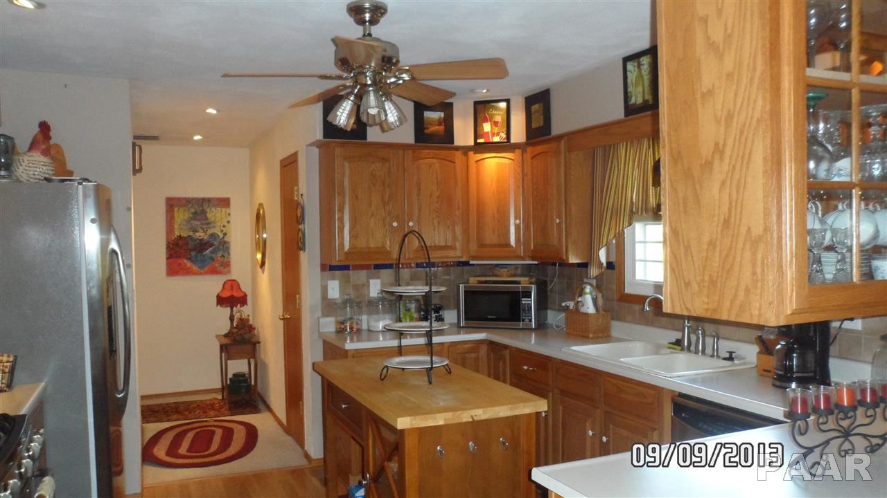 127 Pecan Street Canton, IL 61520 - Photo 8 of 34 Gallery Image 8