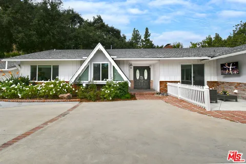 $2,599,000 | 4053 Harclare Lane, Encino, CA 91436