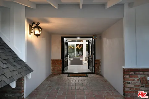 $2,599,000 | 4053 Harclare Lane, Encino, CA 91436