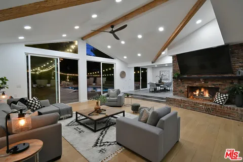 $2,599,000 | 4053 Harclare Lane, Encino, CA 91436