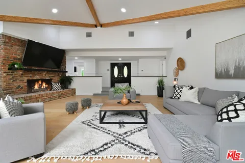 $2,599,000 | 4053 Harclare Lane, Encino, CA 91436