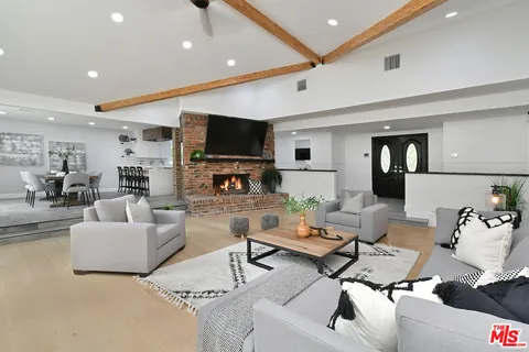 $2,599,000 | 4053 Harclare Lane, Encino, CA 91436