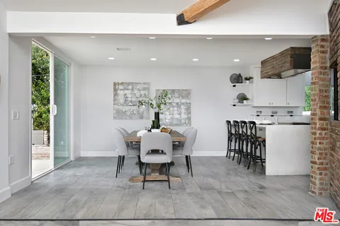 $2,599,000 | 4053 Harclare Lane, Encino, CA 91436