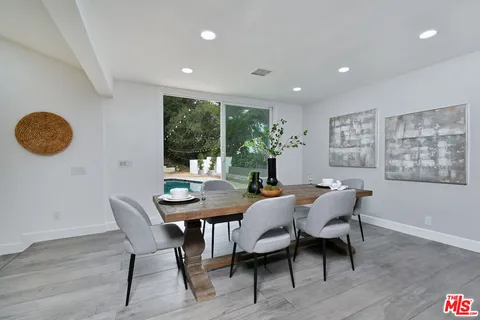 $2,599,000 | 4053 Harclare Lane, Encino, CA 91436