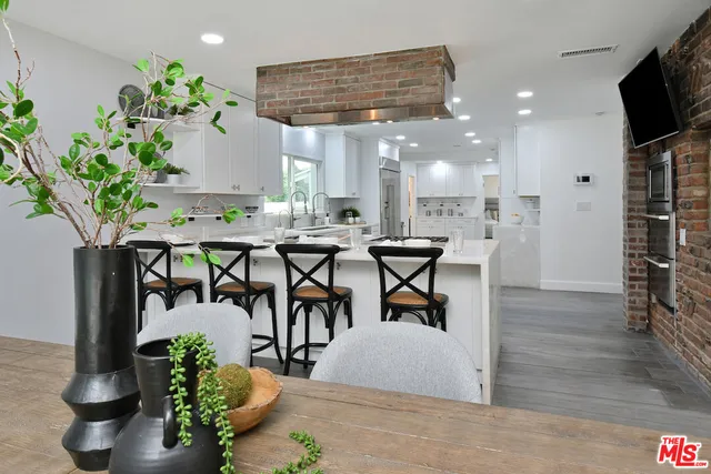 $2,599,000 | 4053 Harclare Lane, Encino, CA 91436