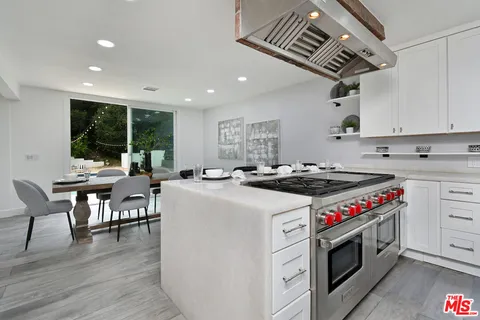 $2,599,000 | 4053 Harclare Lane, Encino, CA 91436