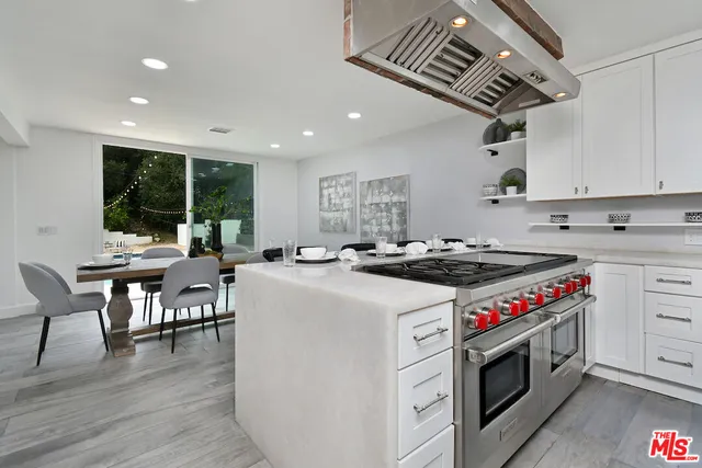 $2,599,000 | 4053 Harclare Lane, Encino, CA 91436